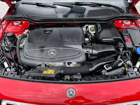Certified 2019 Mercedes-Benz GLA 250 4MATIC image 33