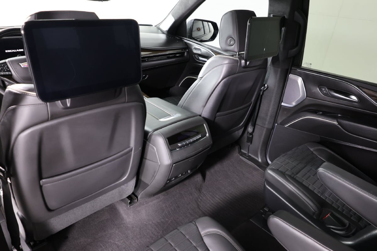 Used 2023 Cadillac Escalade ESV Sport Platinum w/ LPO, ONYX Package AWD/4WD image 55