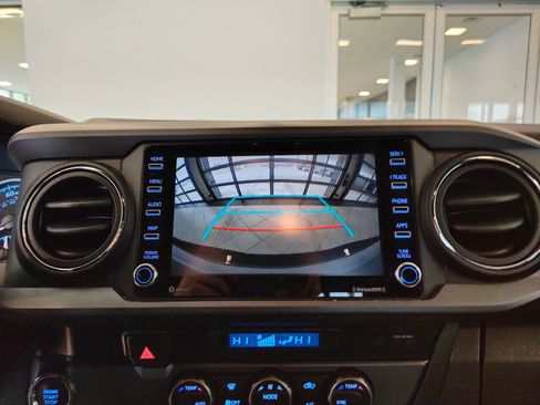 Used 2021 Toyota Tacoma TRD Sport image 17