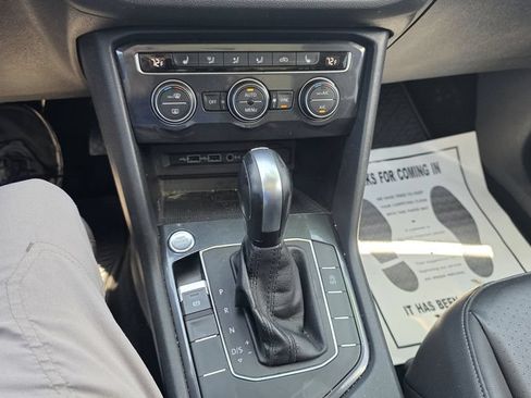 Used 2020 Volkswagen Tiguan SE w/ Panoramic Sunroof Package FWD image 21