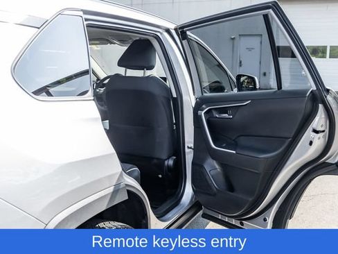 Used 2021 Toyota RAV4 XLE w/ Carpet Mat Package (TMS) AWD/4WD image 21