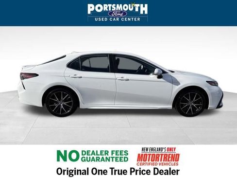 Used 2024 Toyota Camry SE image 6
