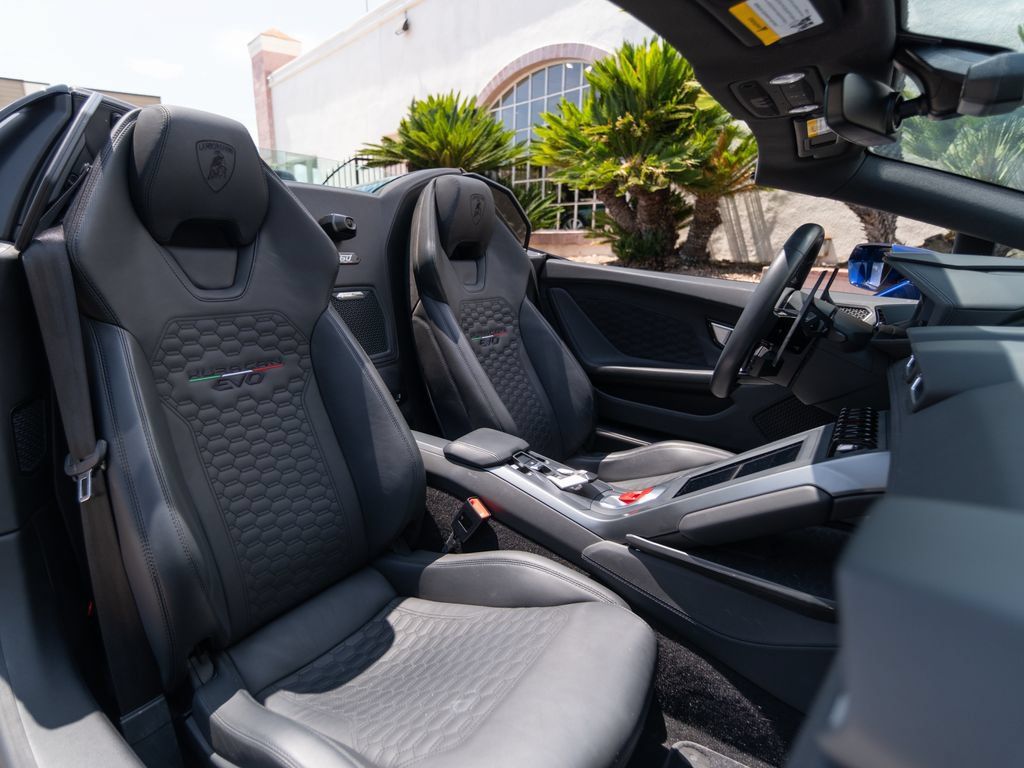 Used 2023 Lamborghini Huracan EVO RWD image 7