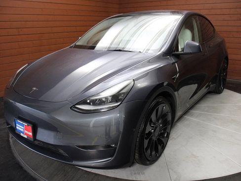 Used 2022 Tesla Model Y Performance image 7