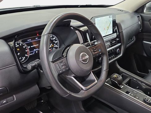 Used 2023 Nissan Pathfinder SL w/ Black Appearance Package AWD/4WD image 14