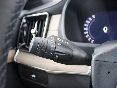 New 2026 Volvo XC90 B5 Core w/ Protection Package Premier image 28