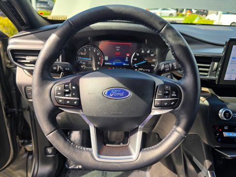 Used 2020 Ford Explorer Limited w/ Class III Trailer Tow Package AWD/4WD image 13