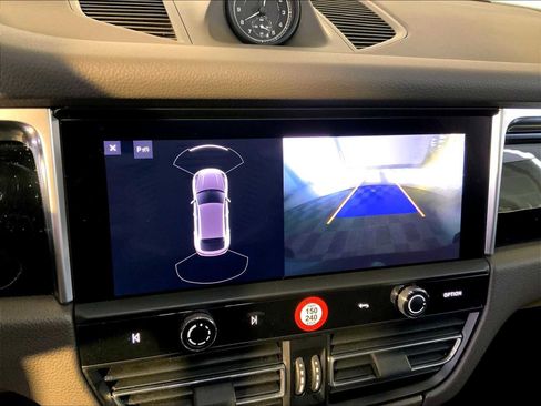 Certified 2023 Porsche Macan image 31