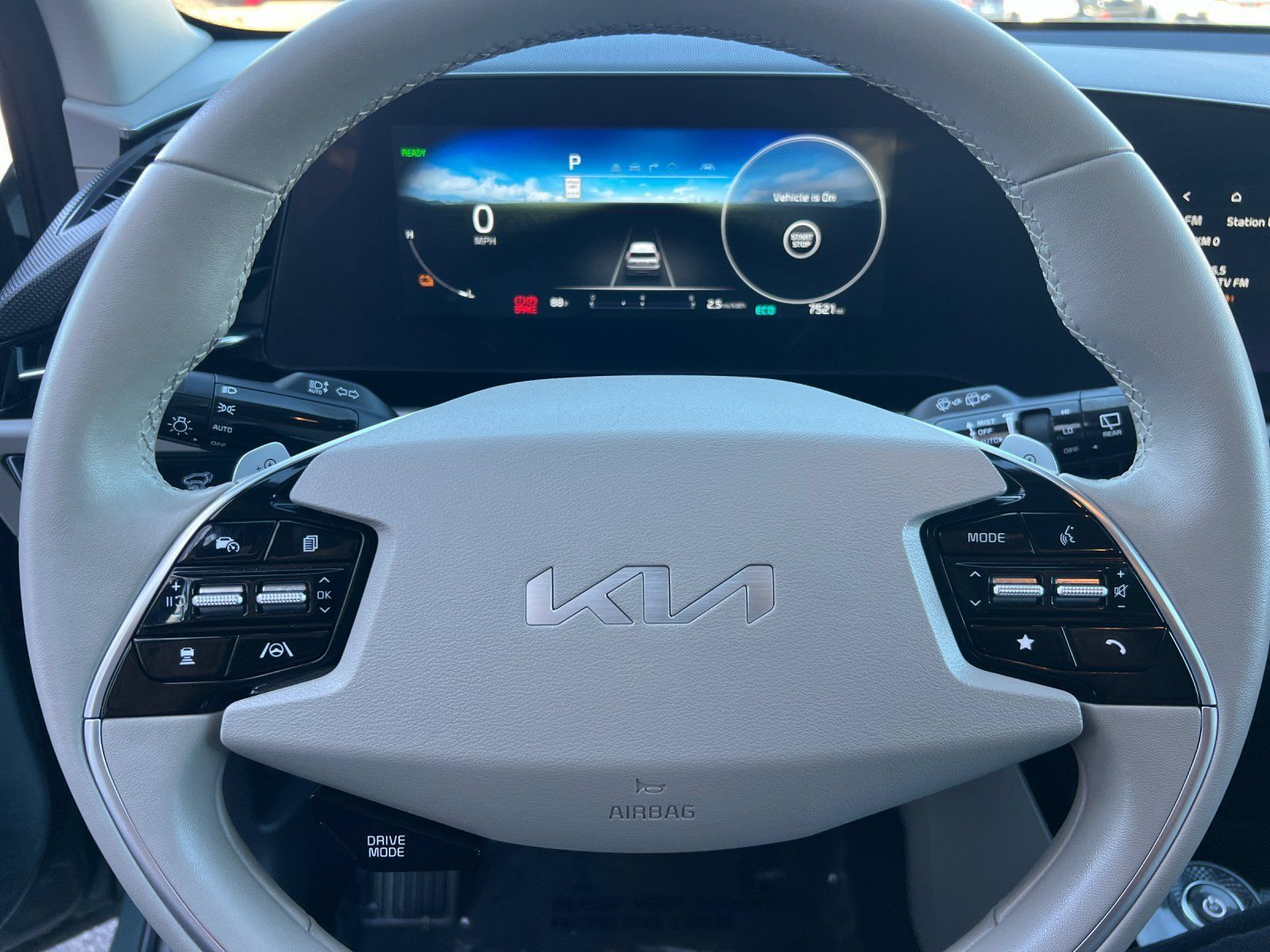 Certified 2023 Kia Niro Wind FWD image 23