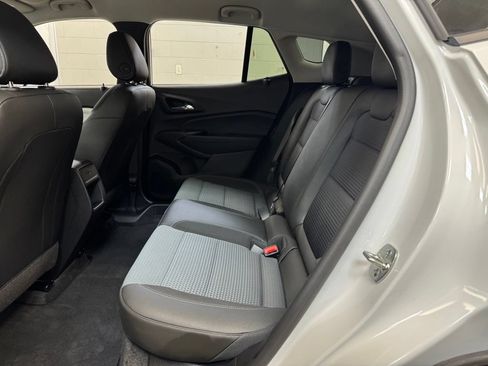 Used 2025 Chevrolet Trax LT w/ LT Convenience Package FWD image 18