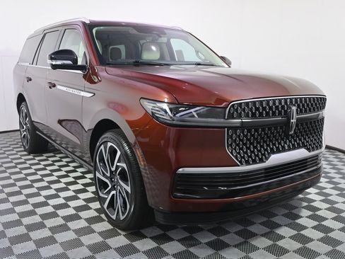 New 2027 Lincoln Navigator Reserve AWD/4WD image 9