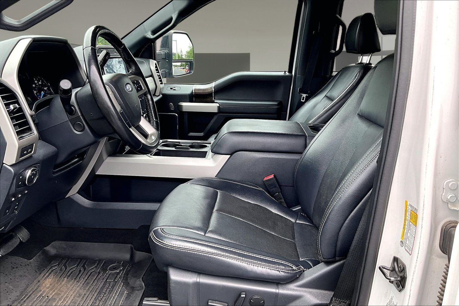 Used 2022 Ford F250 Lariat w/ Black Appearance Package AWD/4WD image 24
