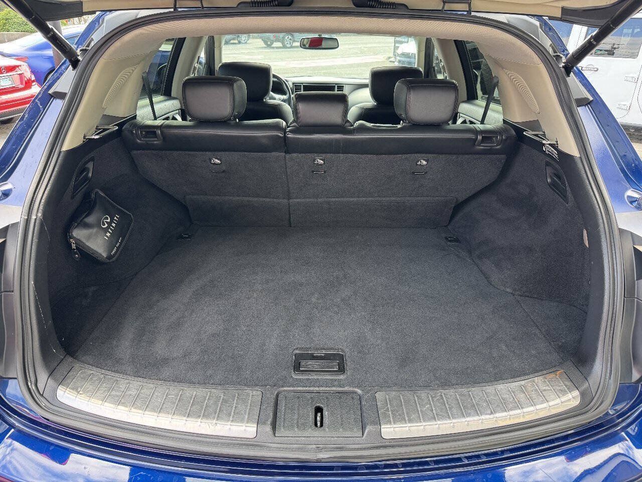 Used 2014 INFINITI QX70 AWD w/ Premium Package image 6