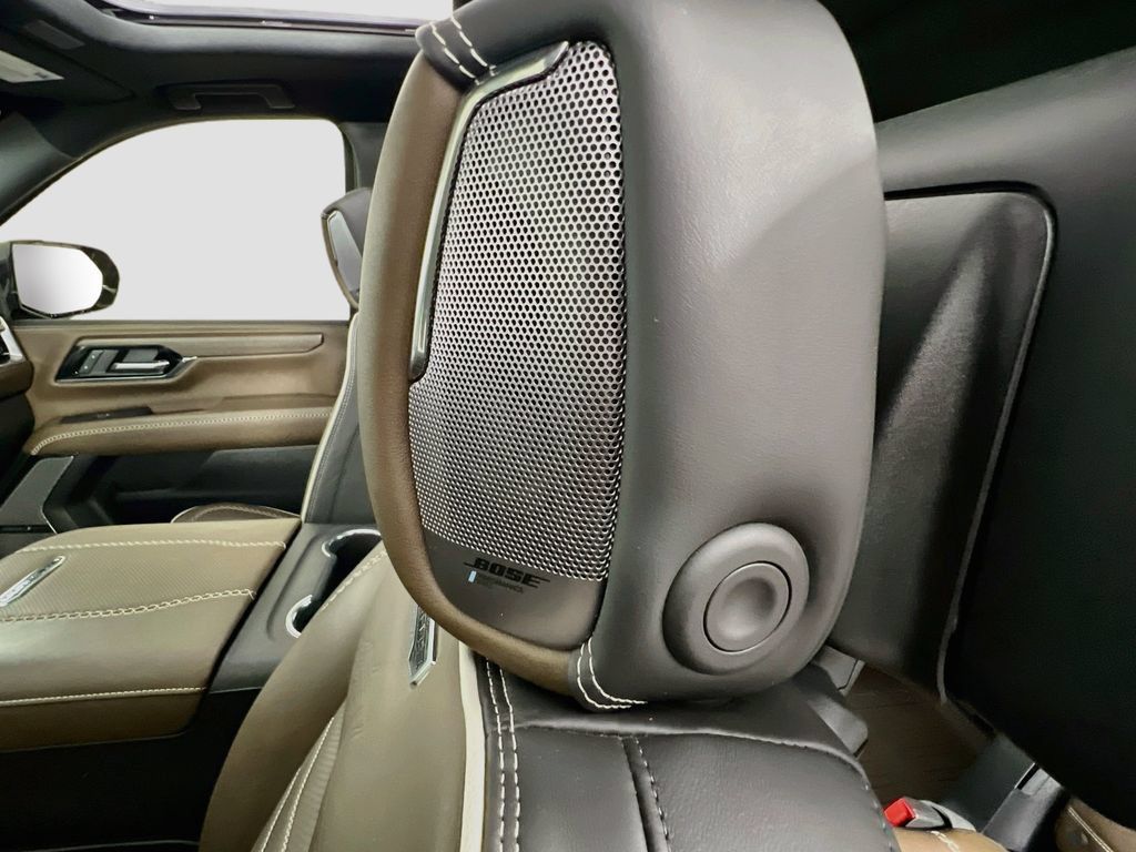 Certified 2025 GMC Yukon Denali Ultimate w/ LPO, Floor Liner Package AWD/4WD image 36