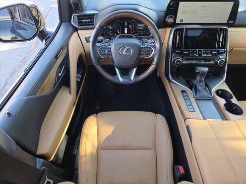 Certified 2025 Lexus LX 600 4WD w/ Appearance Package image 20