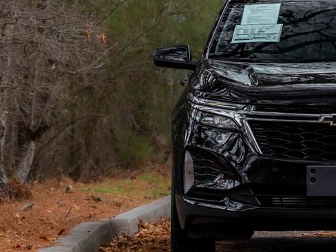 Used 2023 Chevrolet Equinox RS image 37