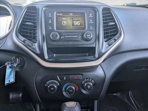 Used 2018 Jeep Cherokee Latitude image 15