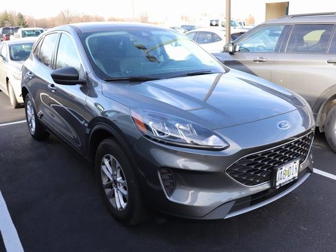 Used 2022 Ford Escape SE w/ Cold Weather Package image 3