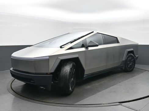 Used 2024 Tesla Cybertruck AWD Crew Cab image 7