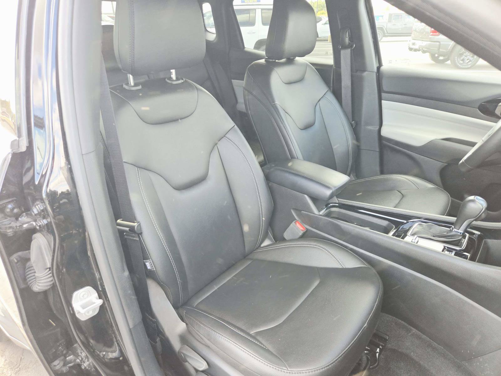 Used 2025 Jeep Compass Limited AWD/4WD image 16