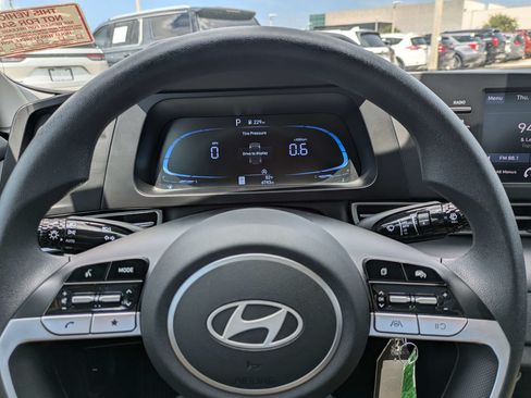 Used 2025 Hyundai Elantra SE FWD image 29