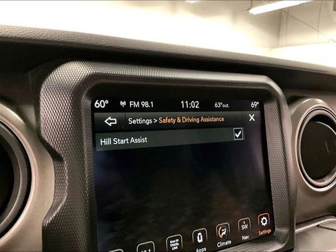 Used 2023 Jeep Gladiator Sport AWD/4WD image 36