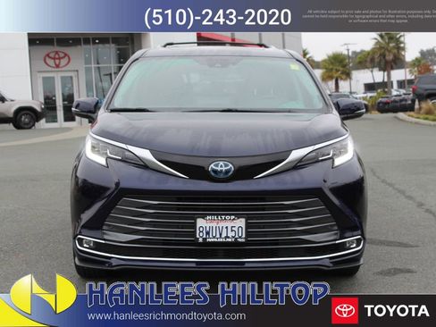 Used 2021 Toyota Sienna Limited image 4