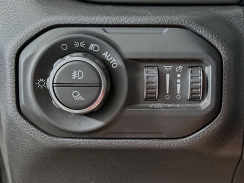 Used 2021 Jeep Gladiator Sport AWD/4WD image 27
