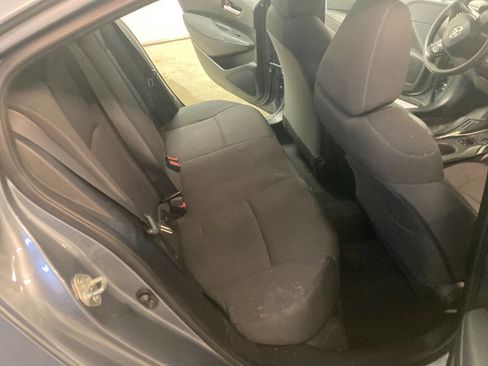 Used 2021 Toyota Corolla LE image 6