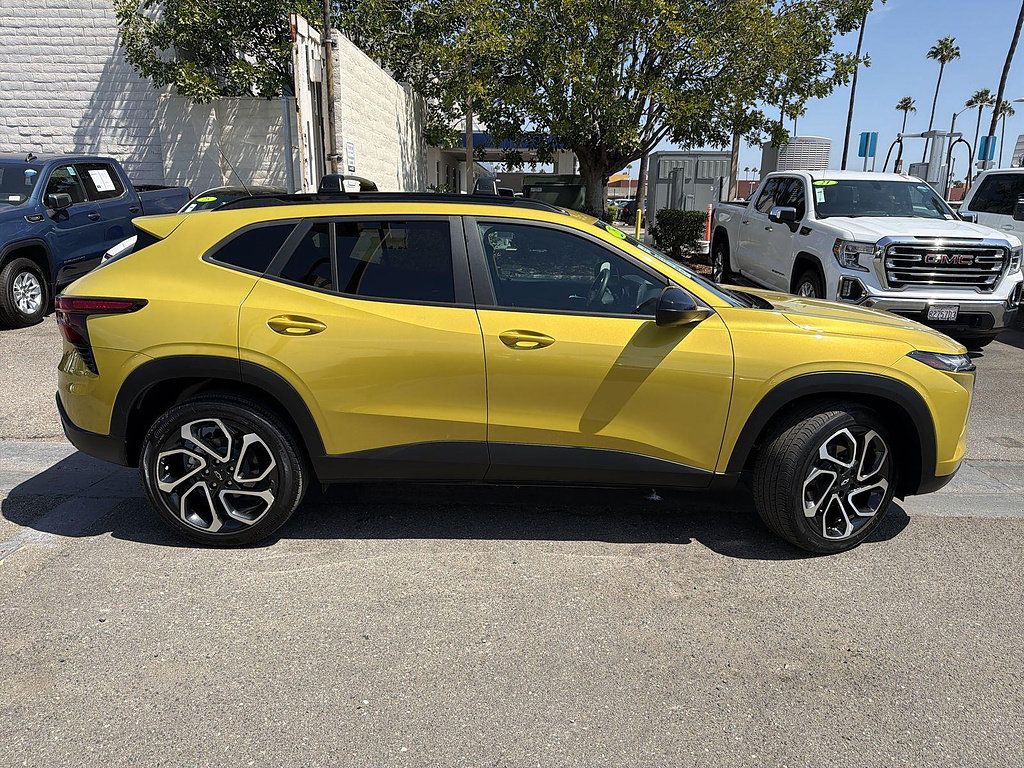 Used 2025 Chevrolet Trax RS w/ Driver Confidence Package FWD image 4