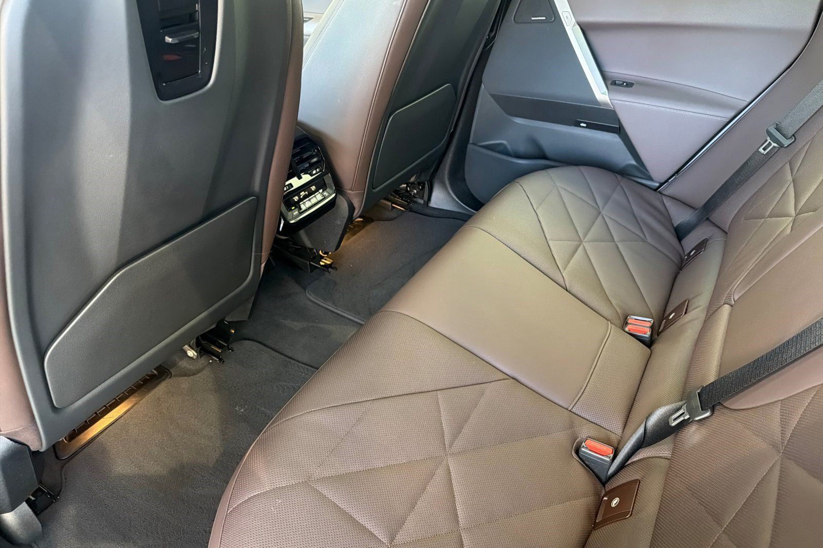 Certified 2024 BMW iX xDrive50 w/ Sport Package AWD/4WD image 15