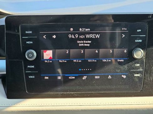 Used 2025 Volkswagen Taos SE FWD image 38