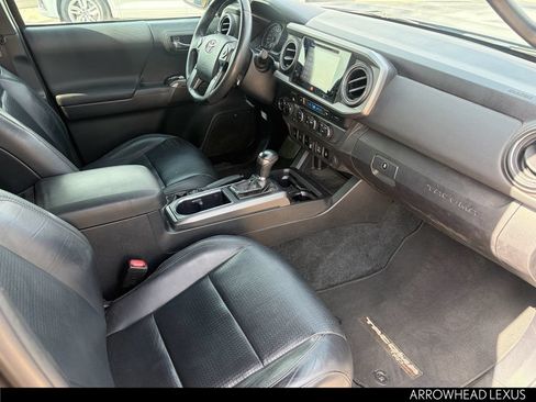 Used 2019 Toyota Tacoma TRD Sport AWD/4WD image 32