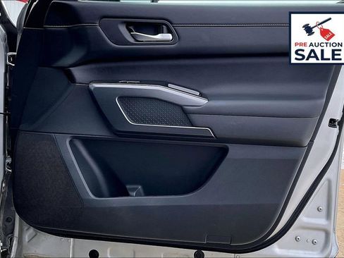 Used 2025 Nissan Pathfinder SL image 24