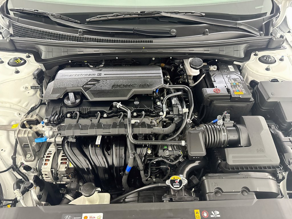 Used 2025 Hyundai Elantra SEL FWD image 29