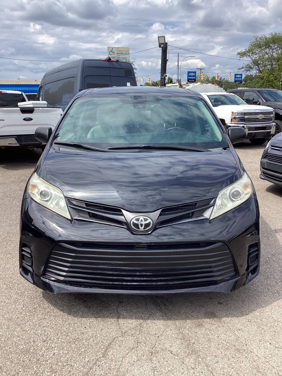 Used 2020 Toyota Sienna L FWD image 11