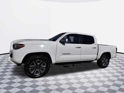 Used 2016 Toyota Tacoma Limited w/ Towing Package image 6
