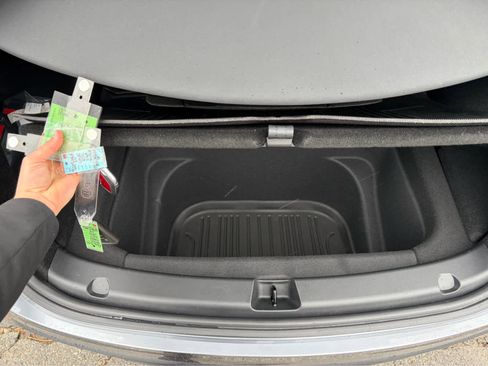 Used 2024 Tesla Model Y Performance image 18