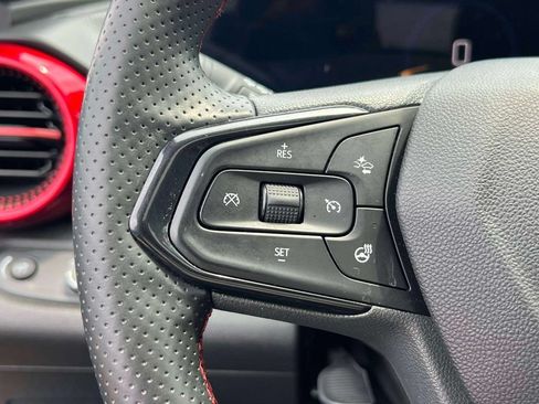 Used 2025 Chevrolet Trax RS w/ Sunroof Package FWD image 23