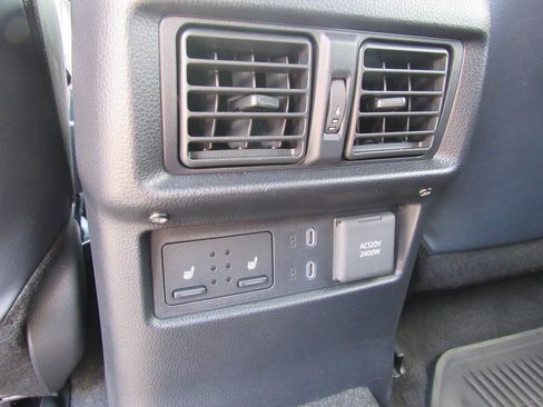 Used 2025 Toyota 4Runner Platinum AWD/4WD image 33