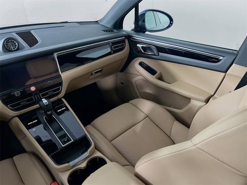 New 2026 Porsche Macan image 26
