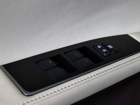 Used 2018 Lexus ES 300h w/ Luxury Package image 21