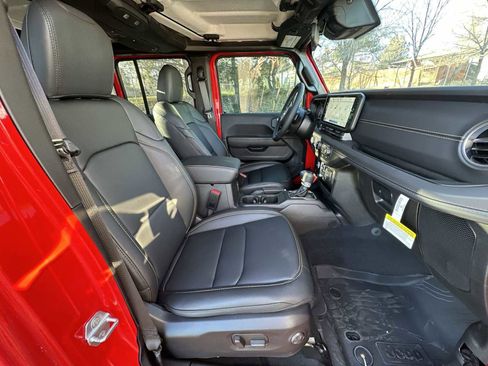New 2025 Jeep Gladiator Sport w/ Premium Package image 23