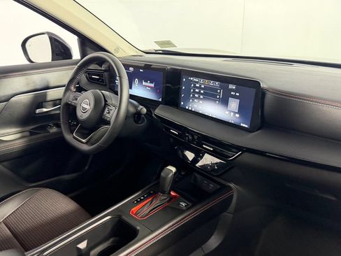 Used 2026 Nissan Kicks SR w/ Cold Weather Package FWD image 28