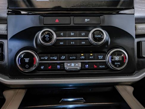 Used 2022 Ford Expedition Max Limited image 27