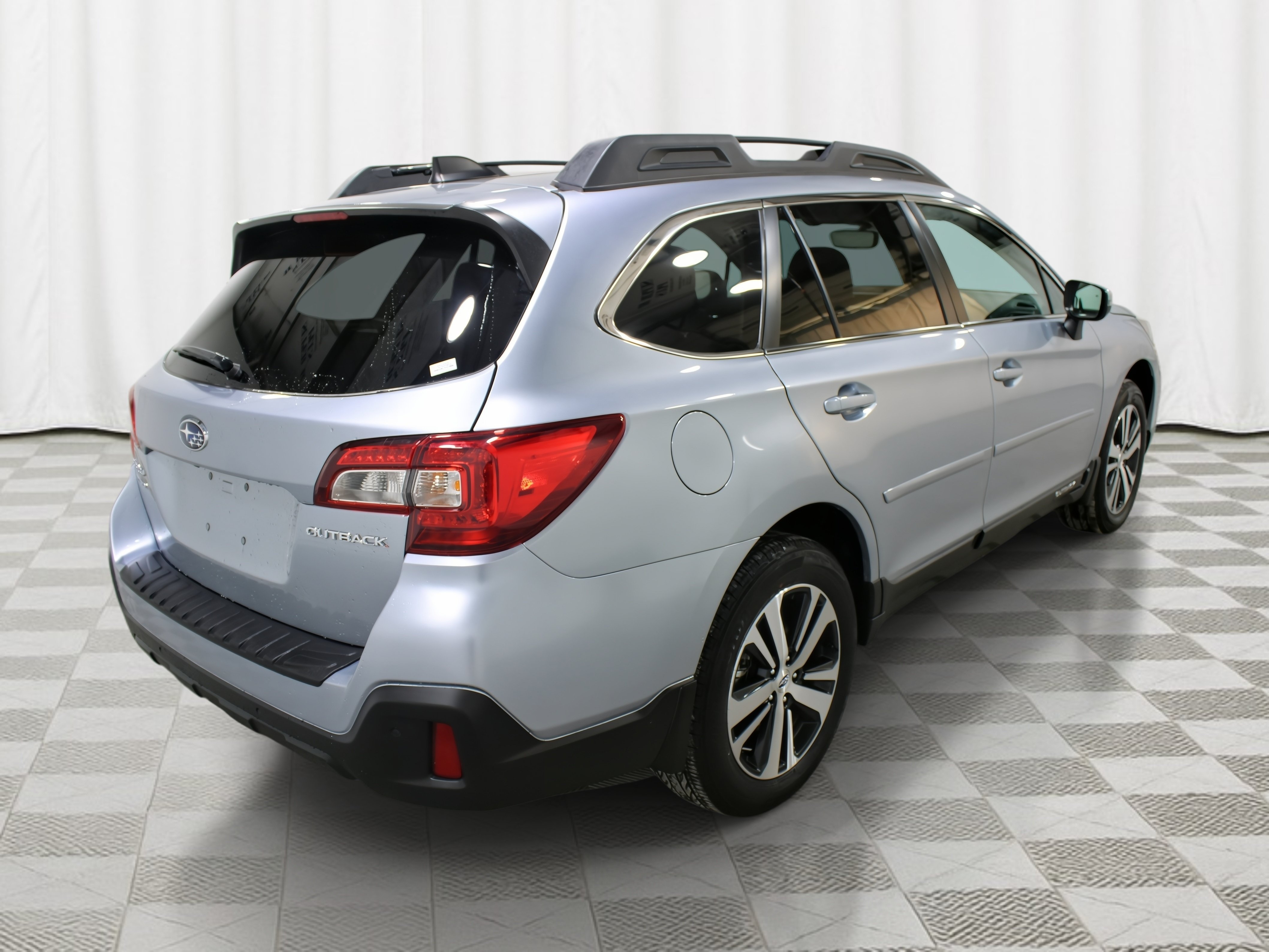 Used 2019 Subaru Outback 2.5i Limited AWD/4WD image 3