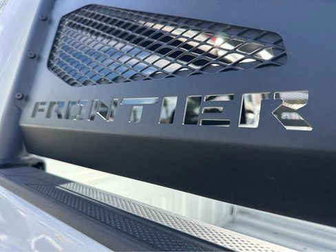 Used 2023 Nissan Frontier SV w/ Midnight Edition Package image 40