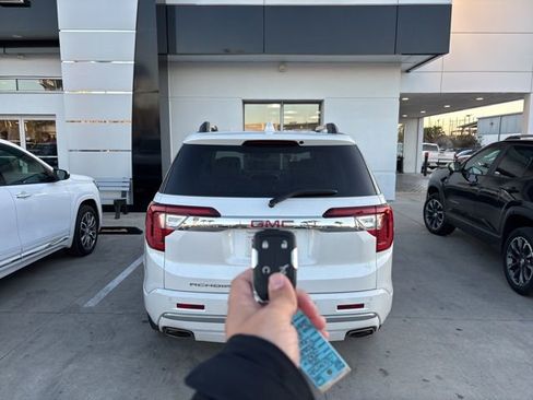 Used 2022 GMC Acadia Denali w/ Denali Technology Package image 6