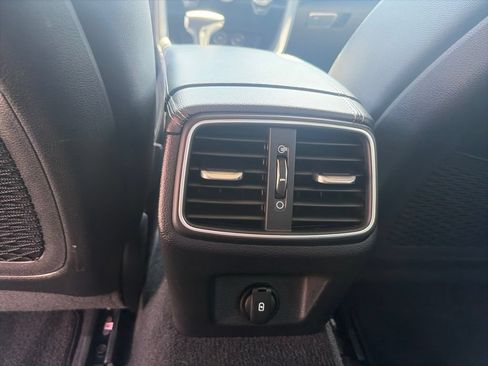 Used 2023 Genesis G70 2.0T AWD/4WD image 30