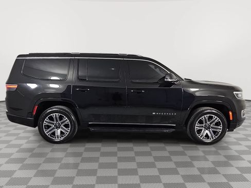 Used 2025 Jeep Wagoneer 4WD image 9